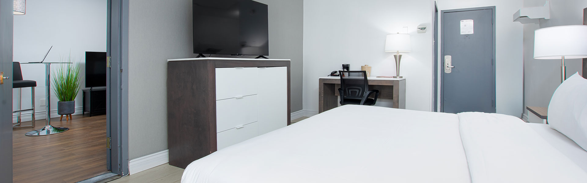 Regular 1 King Bed